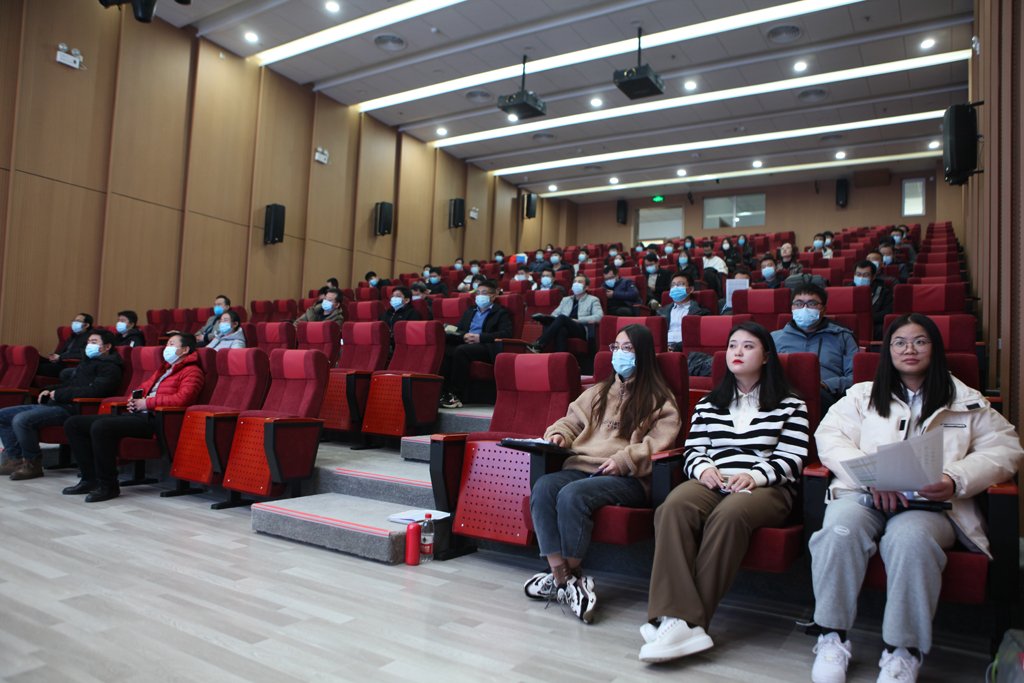 IM电竞微电召开2021年大学生述职会